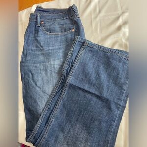 Slim straight Levi’s jeans